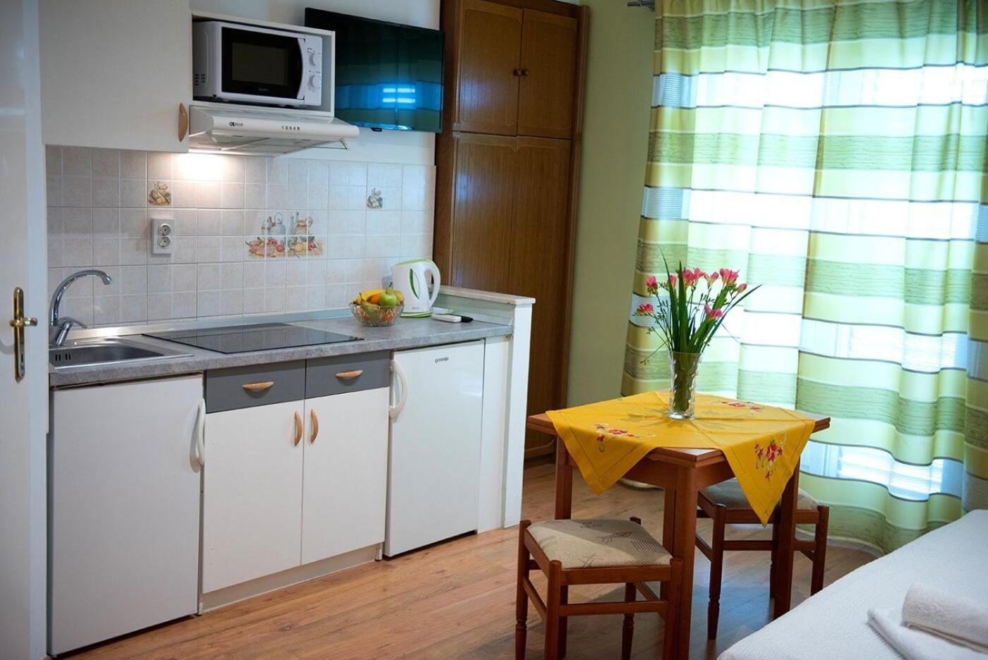 פודסטראנה Apartments And Rooms Robi מראה חיצוני תמונה