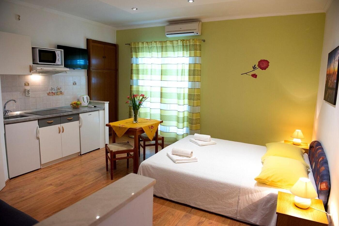 פודסטראנה Apartments And Rooms Robi מראה חיצוני תמונה