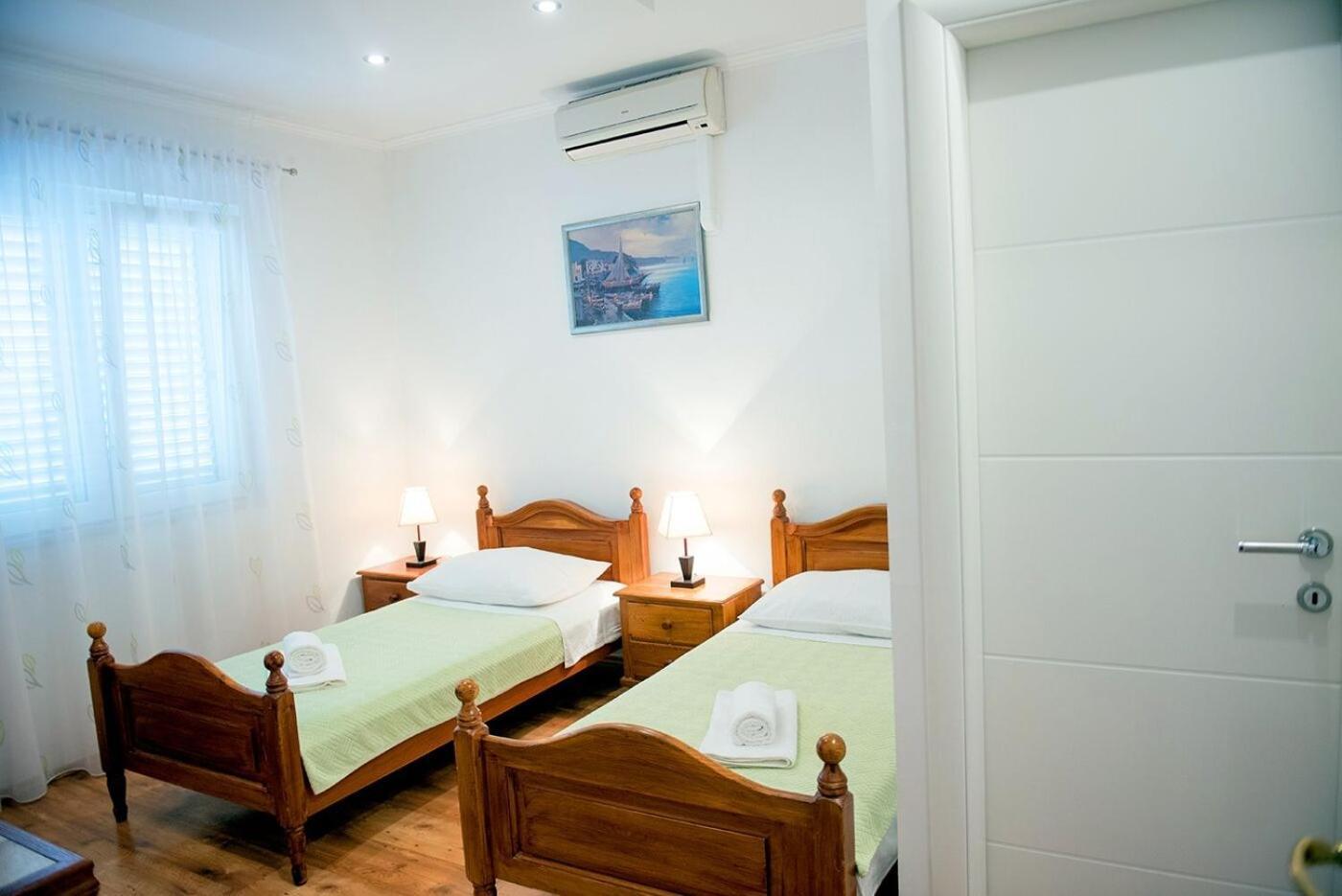 פודסטראנה Apartments And Rooms Robi מראה חיצוני תמונה