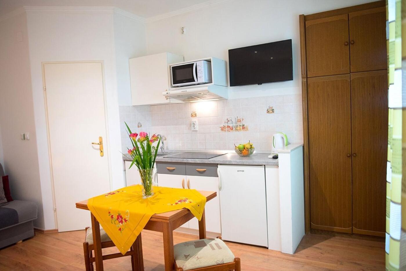 פודסטראנה Apartments And Rooms Robi מראה חיצוני תמונה