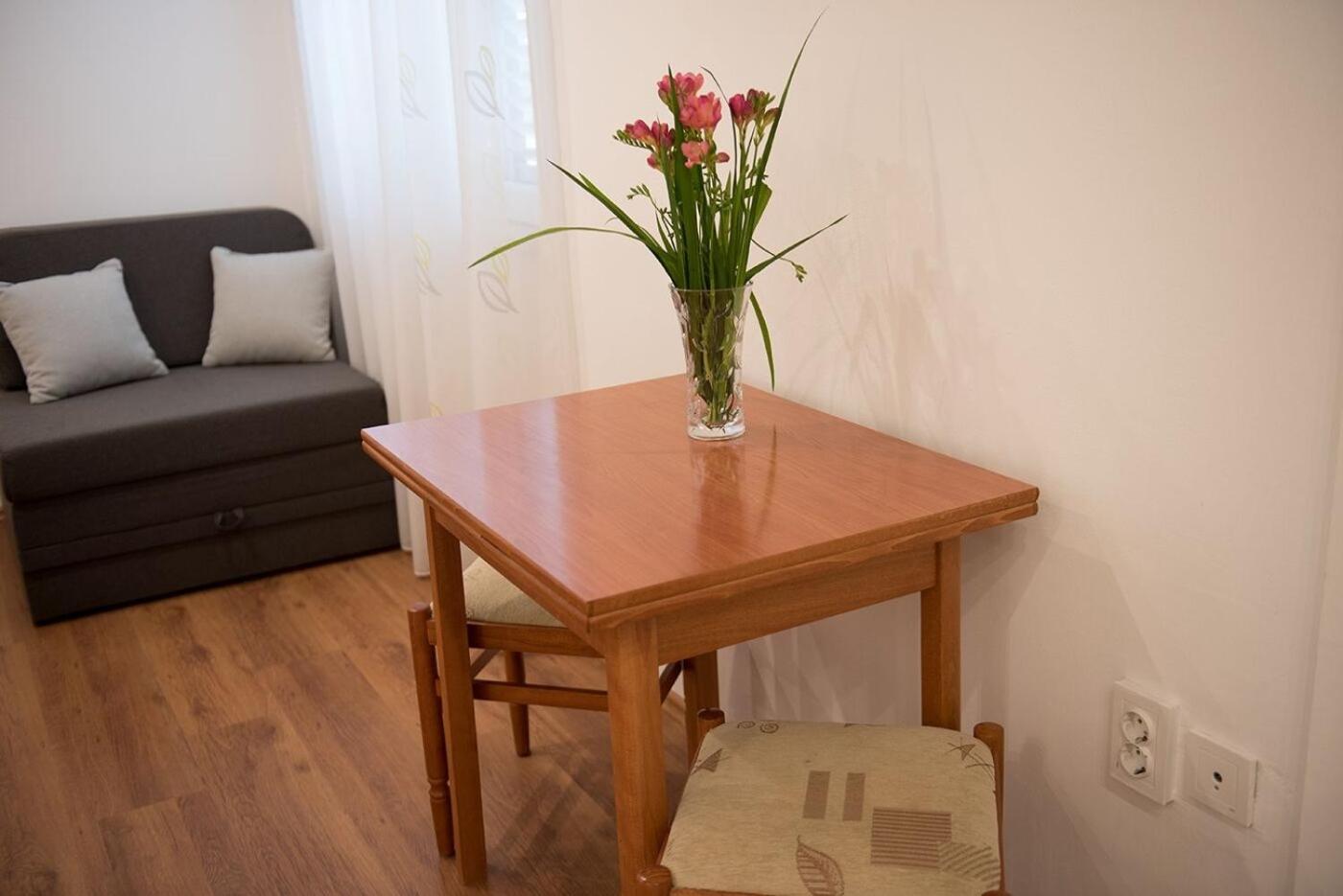 פודסטראנה Apartments And Rooms Robi מראה חיצוני תמונה