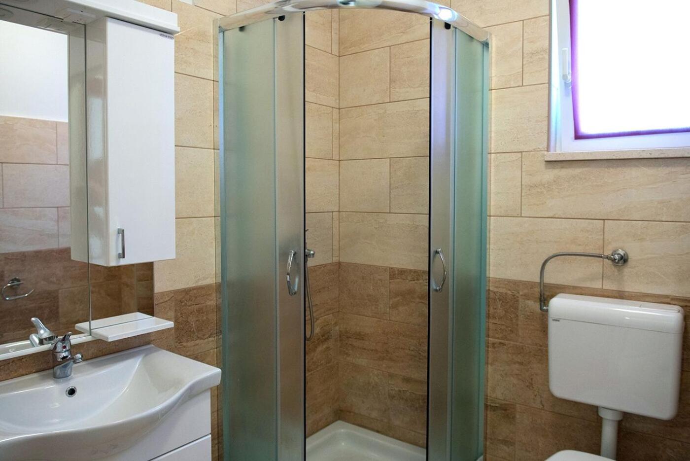 פודסטראנה Apartments And Rooms Robi מראה חיצוני תמונה