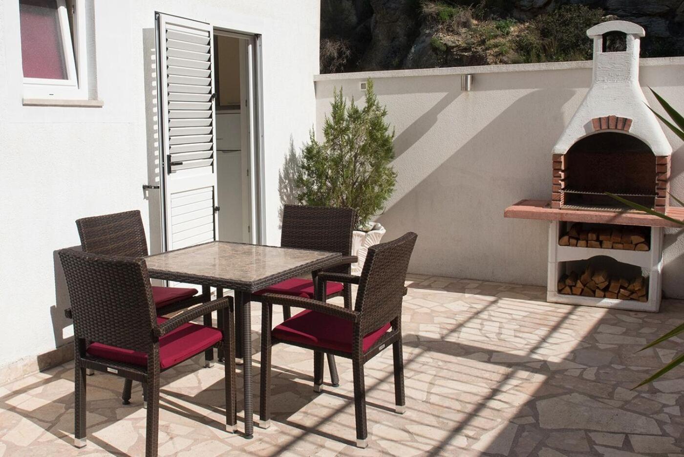 פודסטראנה Apartments And Rooms Robi מראה חיצוני תמונה