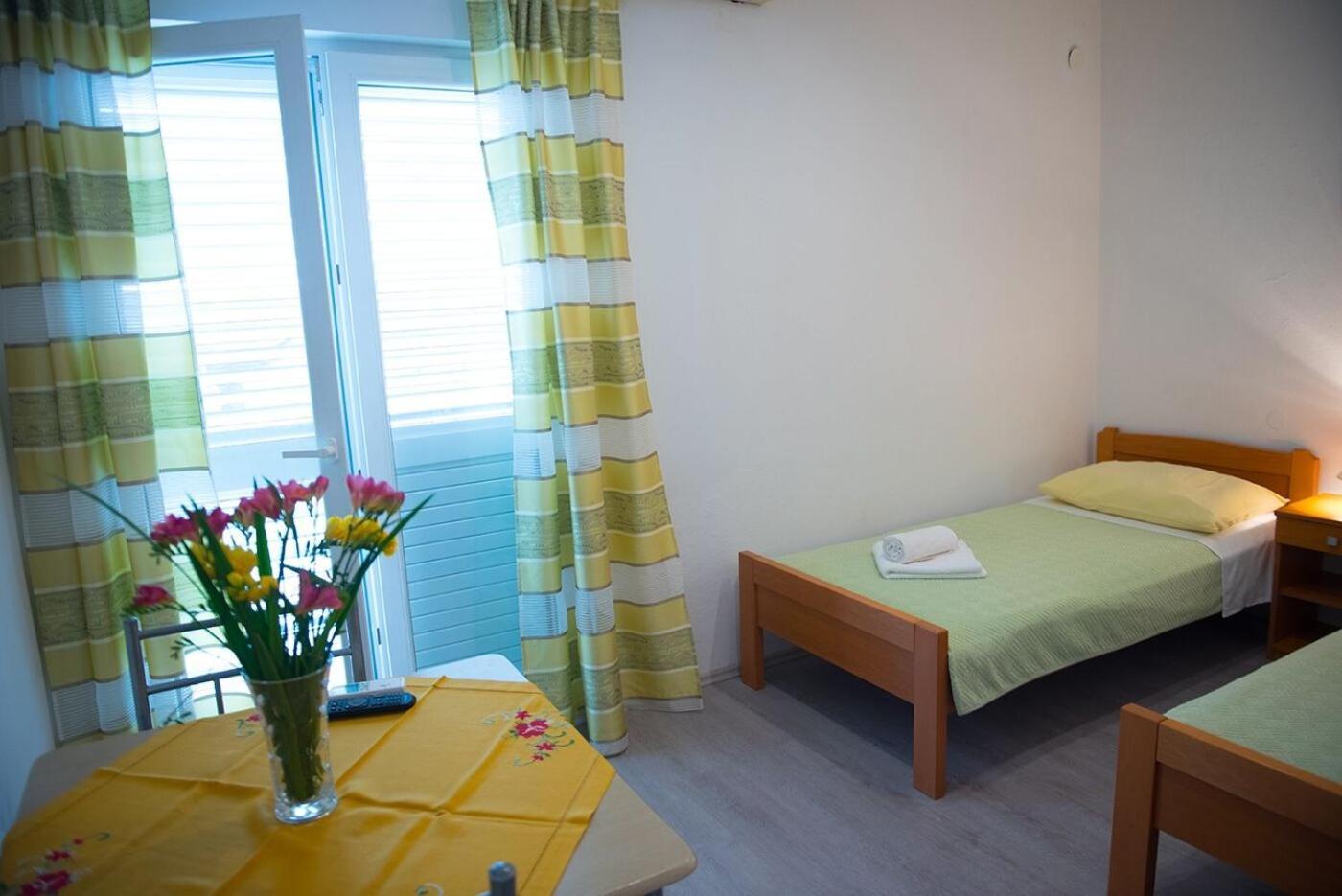 פודסטראנה Apartments And Rooms Robi מראה חיצוני תמונה