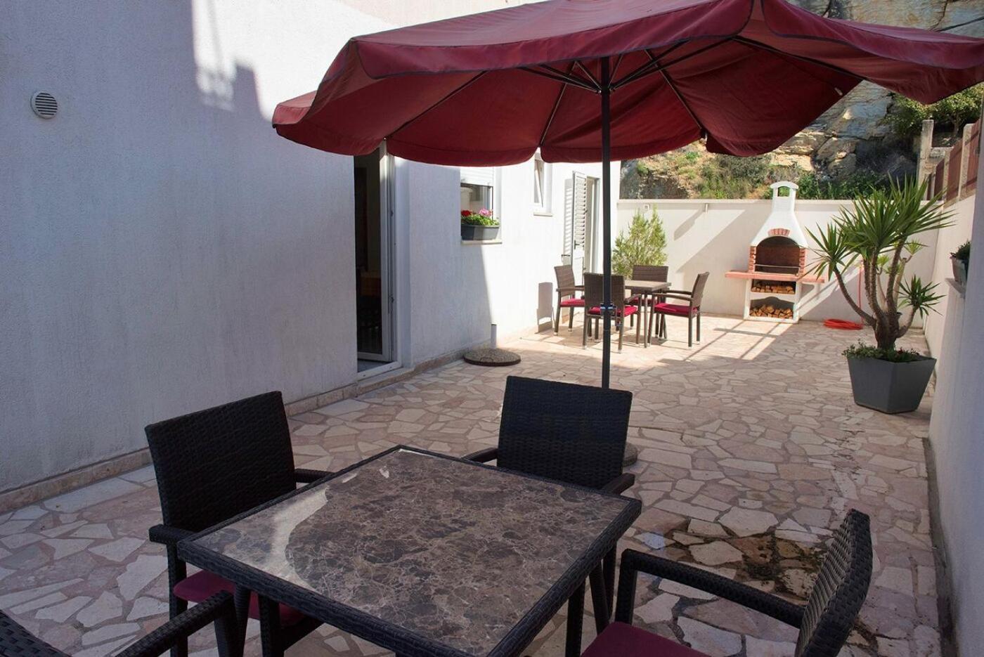 פודסטראנה Apartments And Rooms Robi מראה חיצוני תמונה