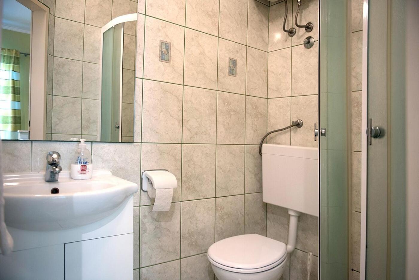 פודסטראנה Apartments And Rooms Robi מראה חיצוני תמונה