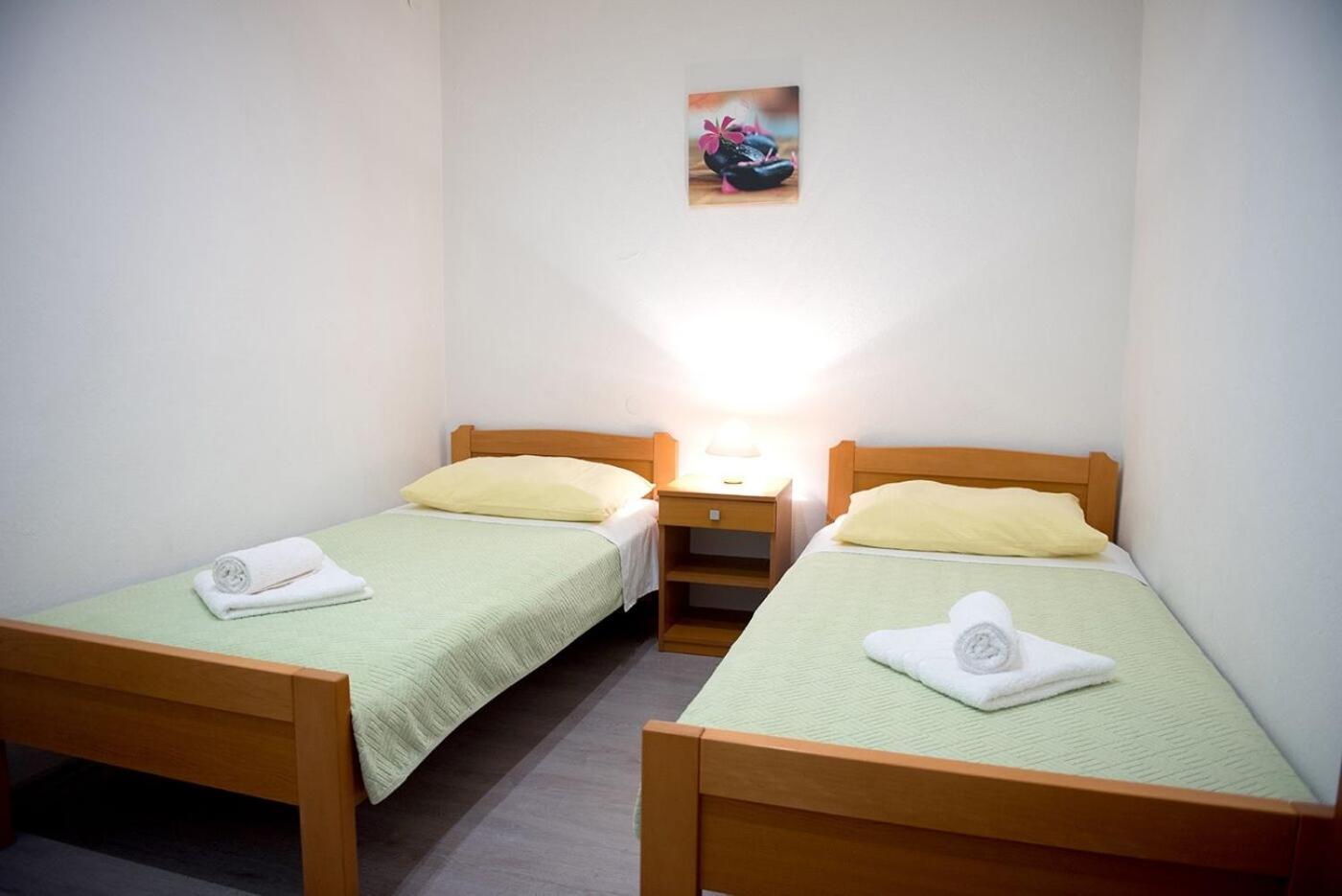 פודסטראנה Apartments And Rooms Robi מראה חיצוני תמונה